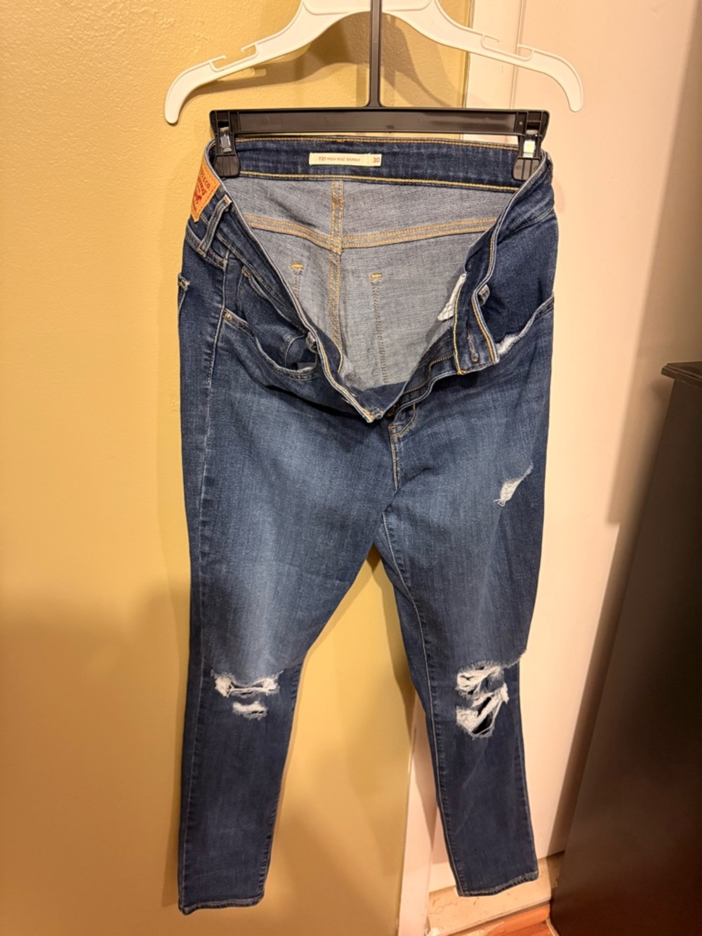 Levi's Women's Distressed Skinny Jeans in Medium Blue